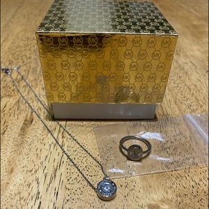 Price is for set! Thanks 😊